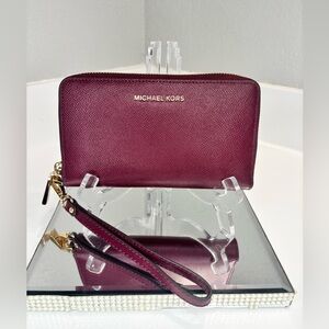 Michael Kors Continental Wallet Wristlet
